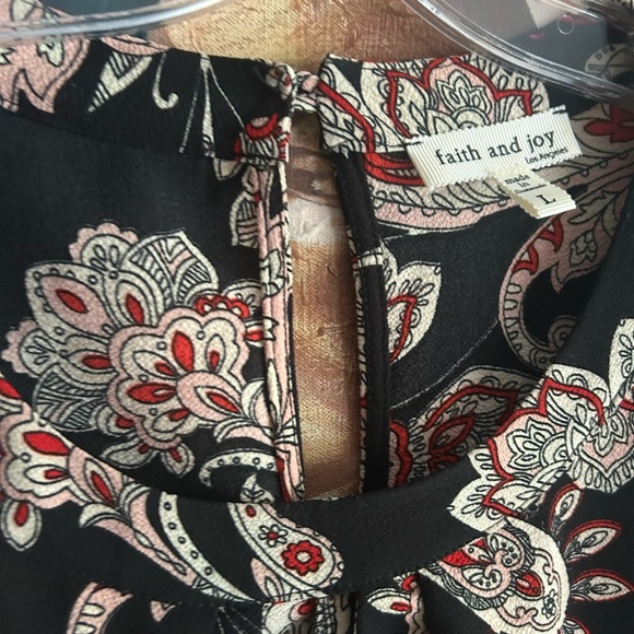 Faith and Joy Black and Red Floral Key Hole Blouse L - Picture 3 of 16